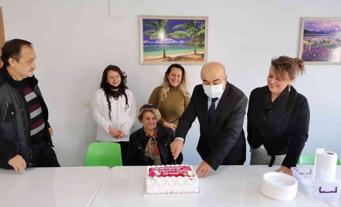 Edremitliler Dayanışma Ve Kültür Derneği’nden Engelli Öğrenciye Destek