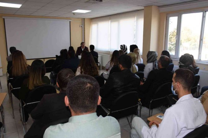 Uyanış Gençlik Eğitmenleri Yazar Erol Erdoğan İle Buluştu