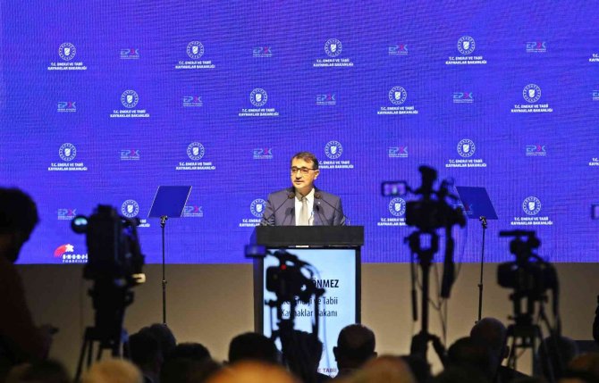 Bakan Dönmez: “(Karadeniz’de Keşfedilen Gaz) 2022’nin Baharında Suyun Altına Boruları Yerleştirerek İlk Kaynağı Vuracağız”