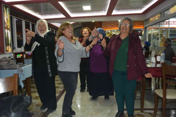 Hem Eğlendiler Hem Yemek Yediler Hem De Prova Yaptılar