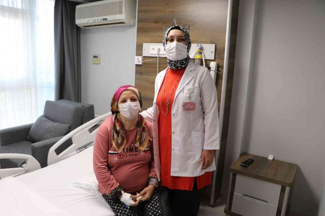 Tıpta Nadir Durum: Karnından 20 Santim Büyüklüğünde Miyom Çıktı