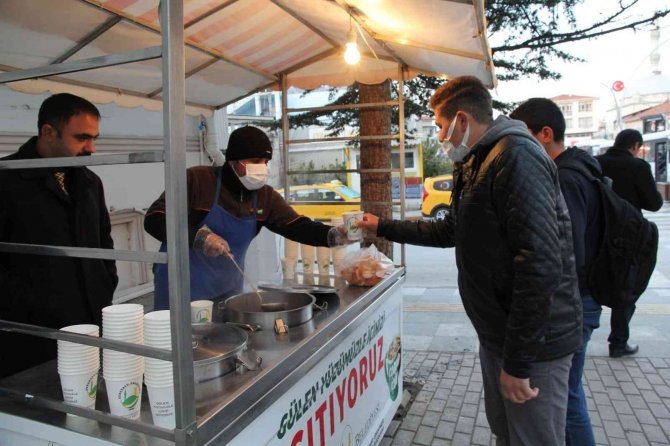Sungurlu’da Ücretsiz Çorba İkramı Tekrar Başladı