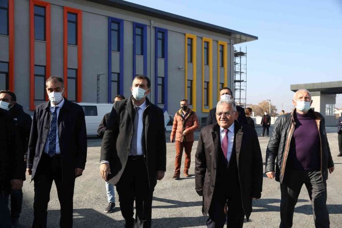 Hayırsever Büyükkılıç Ailesinin Okulunda Sona Doğru