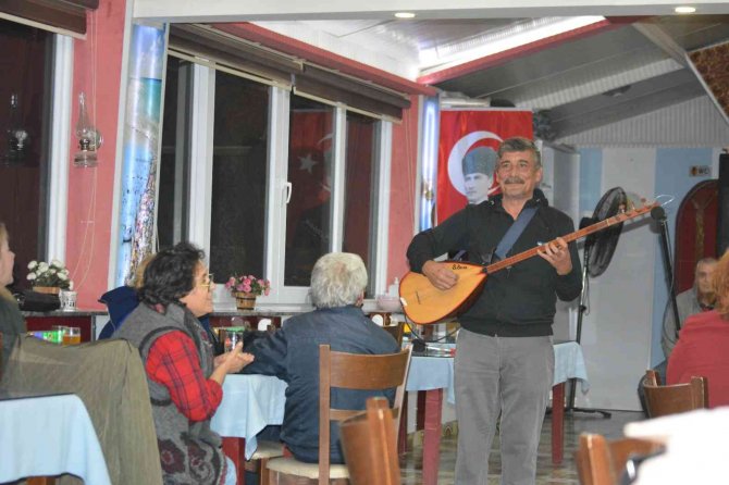 Hem Eğlendiler Hem Yemek Yediler Hem De Prova Yaptılar
