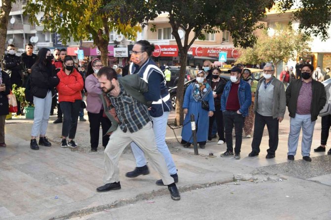 Kades Uygulamasını Tiyatro Oyunuyla Anlattılar