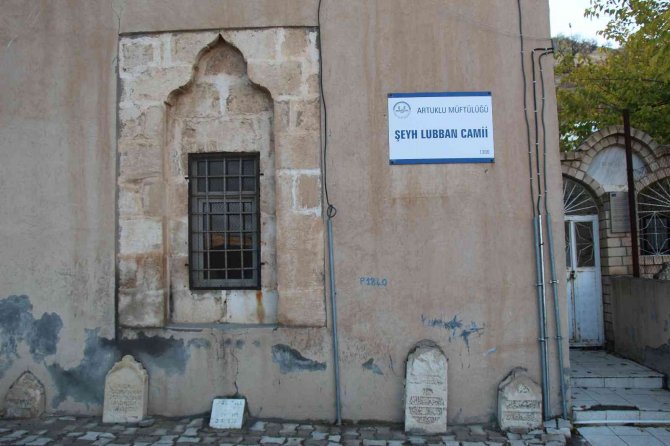 Mardin’de Bir Garip Yapı, Altı Mezarlık Üstü Cami