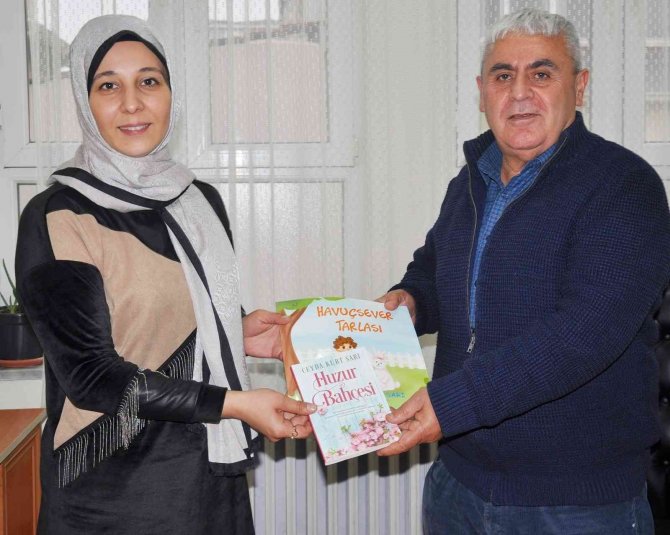 Öğretmen Yazardan İki Kitap