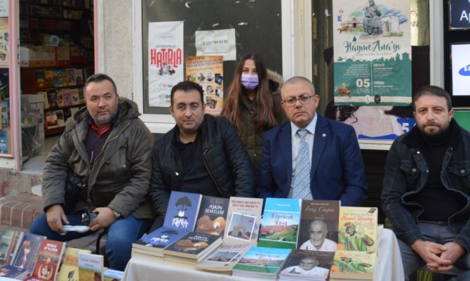 Öğretmen Yazarlar Kitaplarını İmzaladı