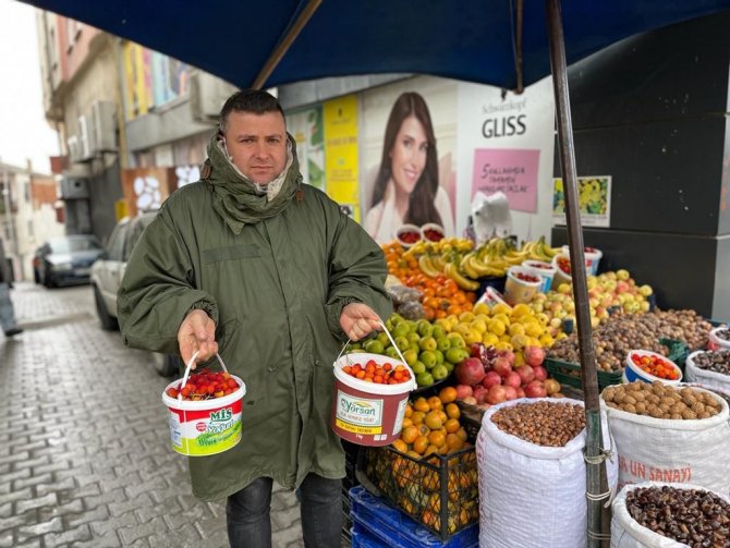 Zahmetle Toplanan Dağ Çilekleri, Tezgahlarda Yerini Aldı