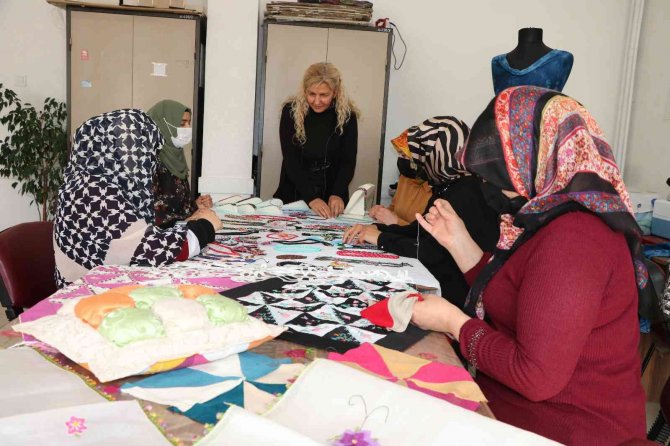 Türk Motifleri Takı Ve Elbiselerde Hayat Buluyor