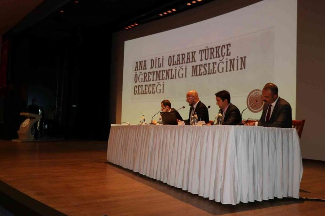 Türkçe Öğretmenliği Mesleğinin Geleceği Konuşuldu