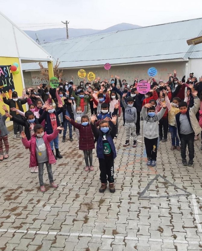 Muradiye’de “Dünya Çocuk Hakları Günü” Kutlandı