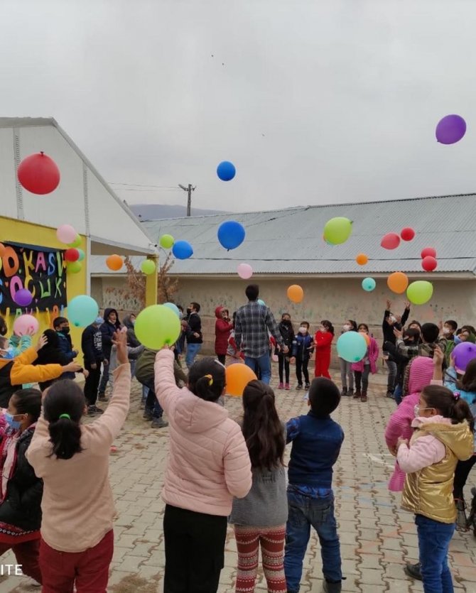 Muradiye’de “Dünya Çocuk Hakları Günü” Kutlandı
