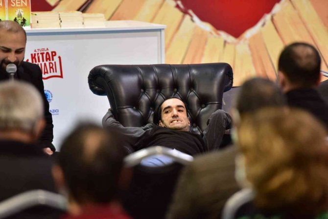 Tuzla’da Engelsiz Yazar Ersin Ata Okurları İle Buluştu