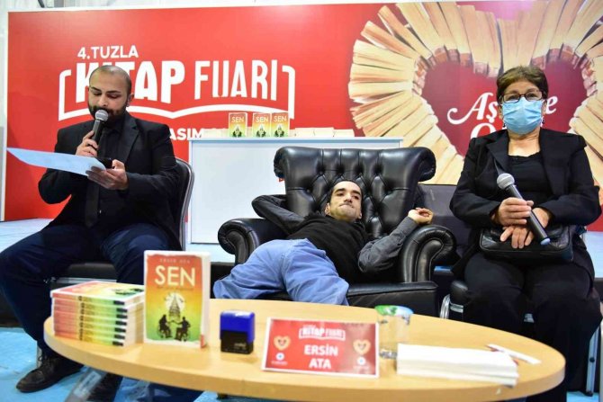 Tuzla’da Engelsiz Yazar Ersin Ata Okurları İle Buluştu