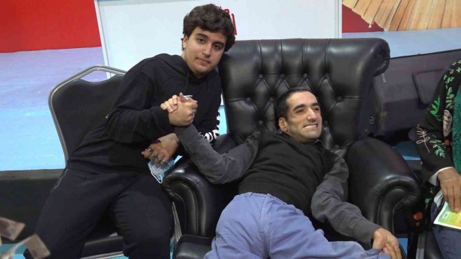 Tuzla’da Engelsiz Yazar Ersin Ata Okurları İle Buluştu