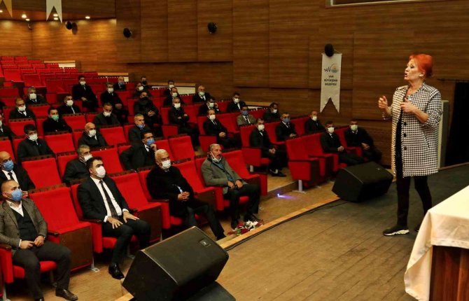 Van’da Otobüs Şoförlerine ‘İletişim Ve Öfke Kontrolü’ Semineri