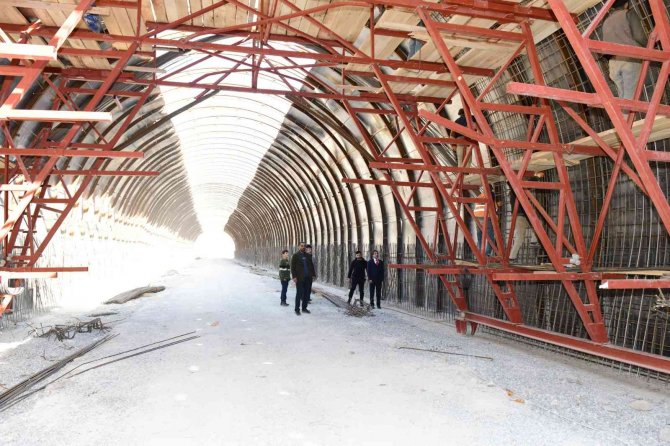 Başkan Şeylan, ‘Çığ Tüneli’ İnşaatında İncelemelerde Bulundu