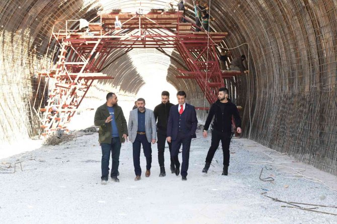 Başkan Şeylan, ‘Çığ Tüneli’ İnşaatında İncelemelerde Bulundu