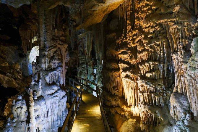 Gümüşhane’nin Yer Altı Sarayında Turizm Sezonu Devam Ediyor