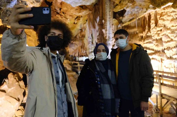 Gümüşhane’nin Yer Altı Sarayında Turizm Sezonu Devam Ediyor