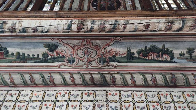 2 Asırlık Cami Duvar Süslemeleri İle Dikkat Çekiyor