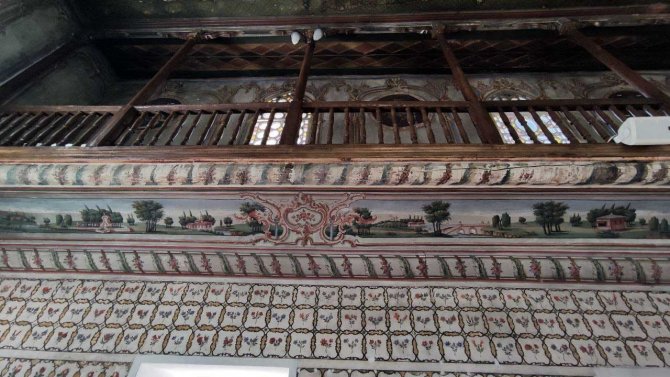 2 Asırlık Cami Duvar Süslemeleri İle Dikkat Çekiyor