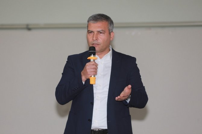 Saü İ̇letişim Fakültesi Dekanı, Sosyal Medya Ve Dijital Medyanın Önemini Anlattı