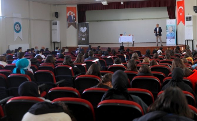 Saü İ̇letişim Fakültesi Dekanı, Sosyal Medya Ve Dijital Medyanın Önemini Anlattı