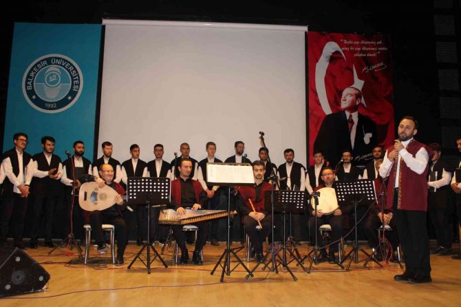 Balıkesir İ̇lahiyat Fakültesi Türk Tasavvuf Müziği Topluluğu İlk Konserini Verdi