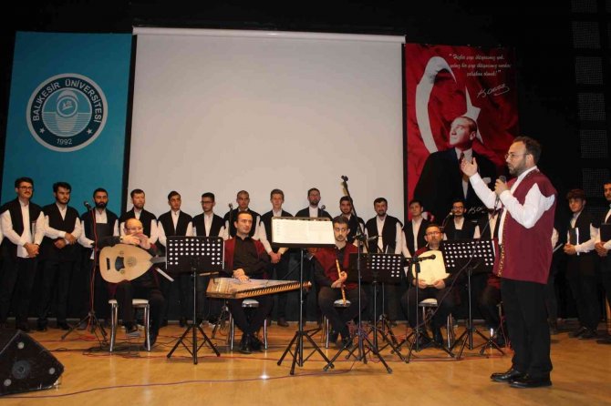 Balıkesir İ̇lahiyat Fakültesi Türk Tasavvuf Müziği Topluluğu İlk Konserini Verdi