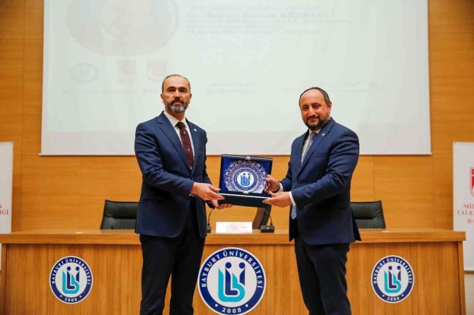 Bayburt’ta ‘Kültür Akademisi’ Konferansları Başladı