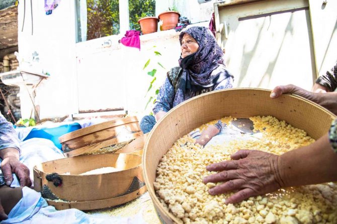 Bu Helvanın Tarifi Mahallelide Saklı