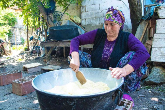 Bu Helvanın Tarifi Mahallelide Saklı