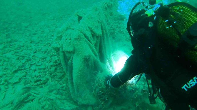 Denizden 250 Kilogram Ağırlığında Hayalet Ağ Çıkarıldı