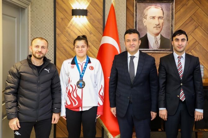 Başkan Doğan’dan Dünya Üçüncüsü Beyza’ya Tebrik