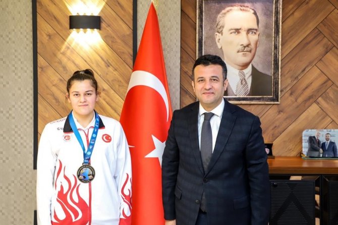Başkan Doğan’dan Dünya Üçüncüsü Beyza’ya Tebrik