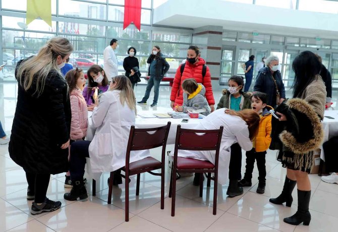 Çocuklara Eğlenceli Ağız Ve Diş Sağlığı Eğitimi