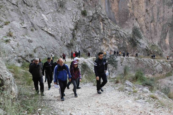 Eğitimcilerin Kapıkaya Kanyonu’nda Sağlıklı Yaşam Yürüyüşü