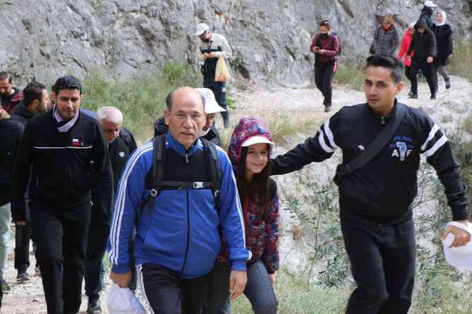 Eğitimcilerin Kapıkaya Kanyonu’nda Sağlıklı Yaşam Yürüyüşü