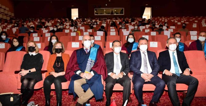 Esogü’lü Genç Diş Hekim Adayları Beyaz Önlükleri Giydi