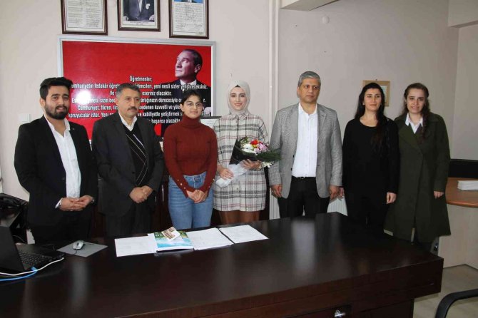 Elazığ’da Görev Yapan En Genç Ve En Tecrübeli Öğretmene Anlamlı Ziyaret