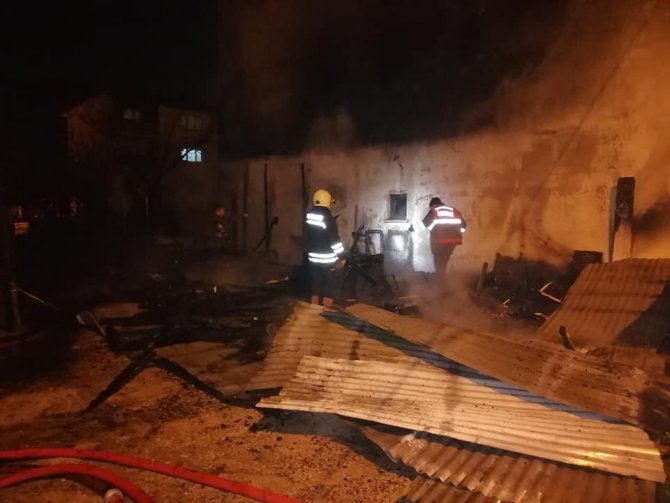 Garajda Çıkan Yangın Büyümeden Kontrol Altına Alındı