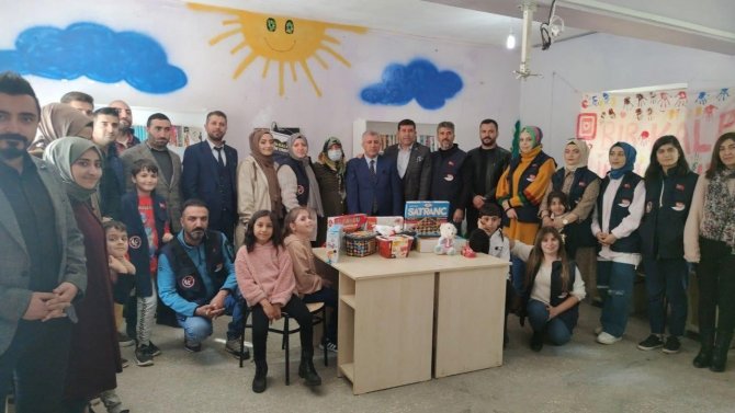 Kanaat Önderinin Adına Kütüphane Açıldı