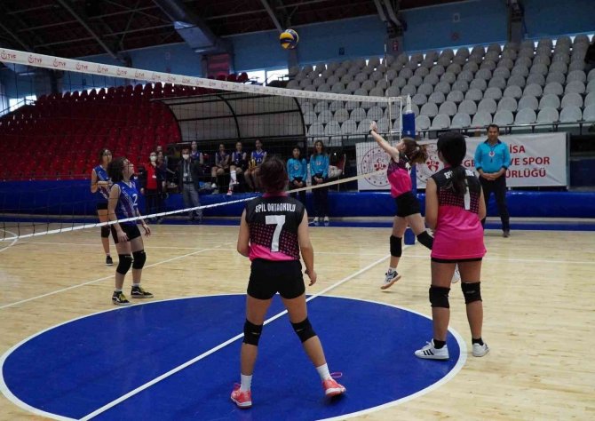 Manisa’da Okul Sporları Müsabakaları Başladı