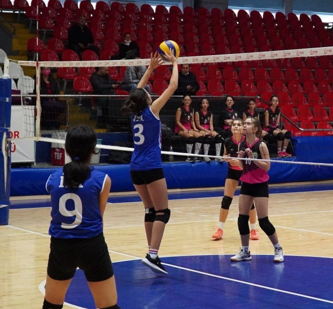 Manisa’da Okul Sporları Müsabakaları Başladı
