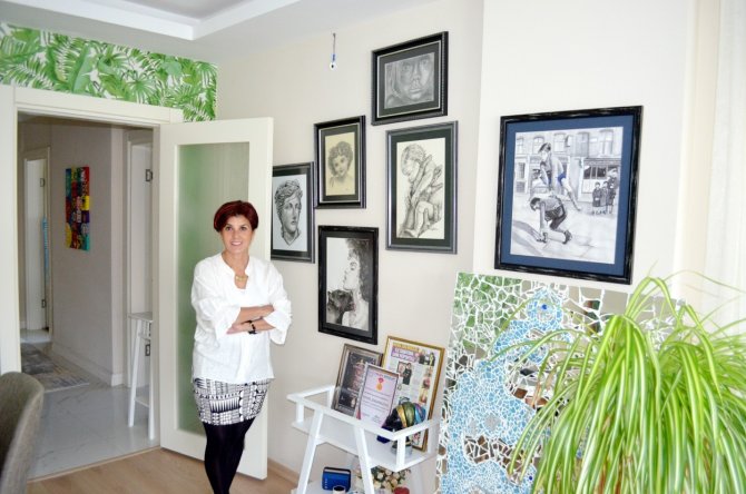 Evini Sanat Galerisine Çevirdi