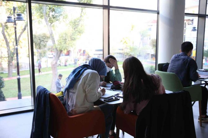 Güngören’de Öğrencilerden İnanılmaz Başarı: ‘Öğrenci İ̇stasyonu’ 300 İlçenin Nüfusunu Geride Bıraktı