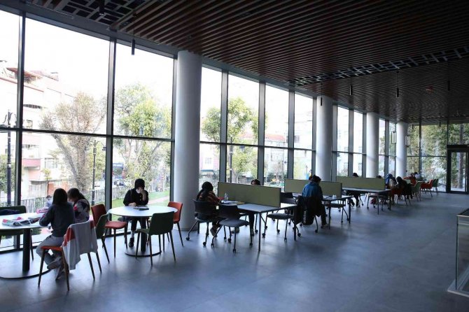 Güngören’de Öğrencilerden İnanılmaz Başarı: ‘Öğrenci İ̇stasyonu’ 300 İlçenin Nüfusunu Geride Bıraktı