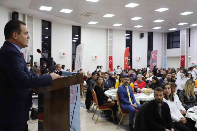 Hakkari’de Öğretmenler Onuruna Yemek